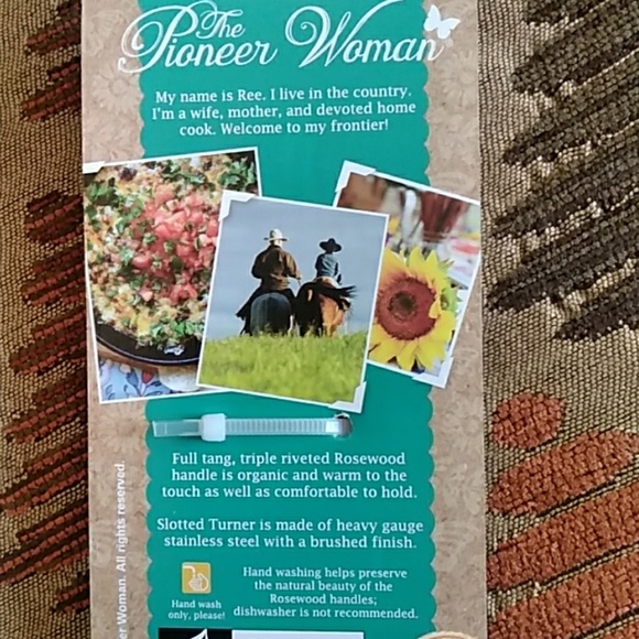 Pioneer Woman Slotted Turner Volteador Ranurado - Picture 3 of 4